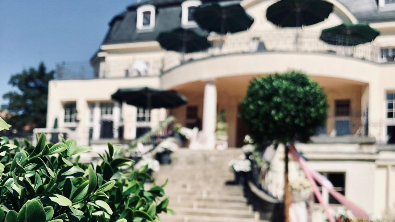 Hotel Schloss Teutschenthal ภายนอก รูปภาพ